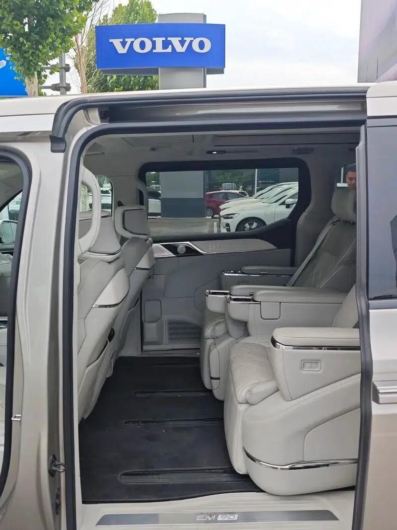 Volvo EM90 2025 Ultra 6-seater — миниатюра 18