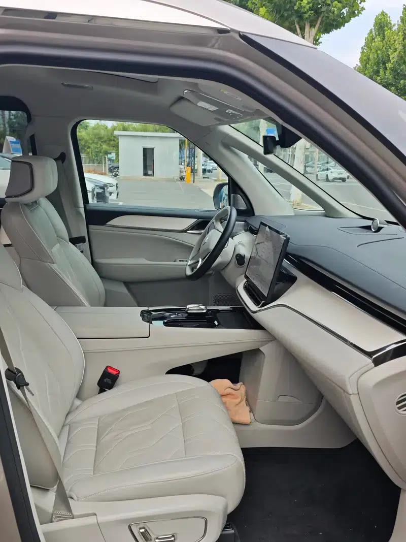 Volvo EM90 2025 Ultra 6-seater — миниатюра 21