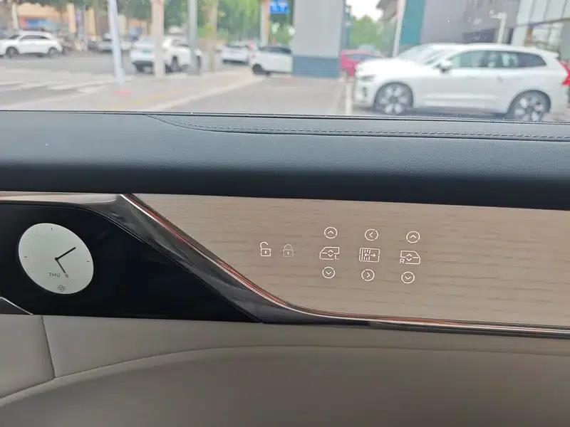 Volvo EM90 2025 Ultra 6-seater — миниатюра 9