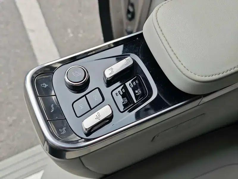 Volvo EM90 2025 Ultra 6-seater — миниатюра 10