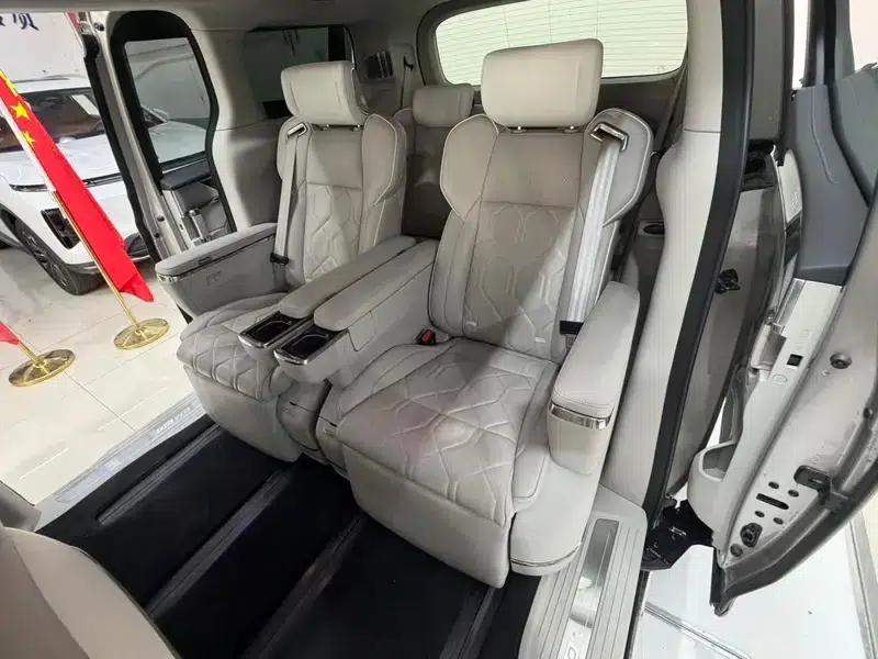Volvo EM90 2025 Ultra 6-seater — миниатюра 12