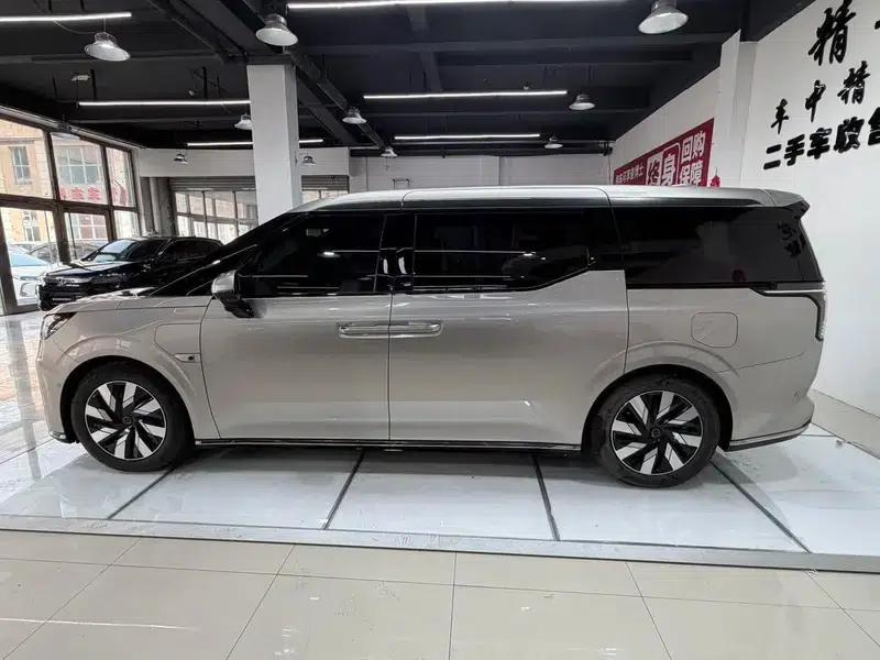 Volvo EM90 2025 Ultra 6-seater — миниатюра 4