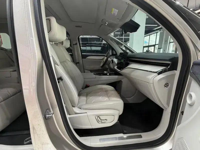 Volvo EM90 2025 Ultra 6-seater — миниатюра 6