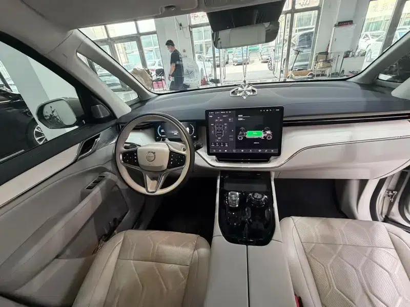 Volvo EM90 2025 Ultra 6-seater — миниатюра 7