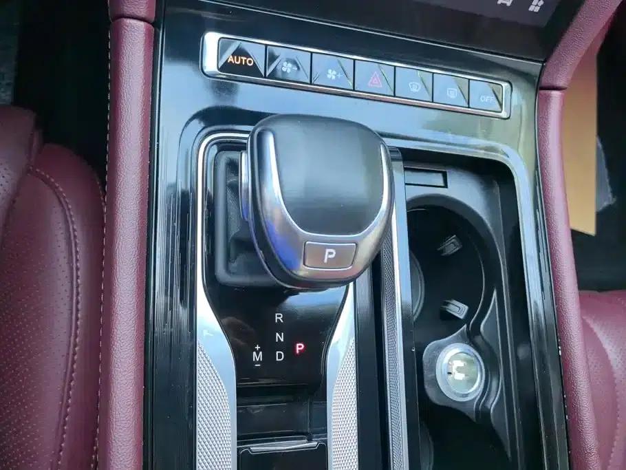 Hongqi H5 2024 2.0T Automatic Intelligent Flagship Edition — миниатюра 16