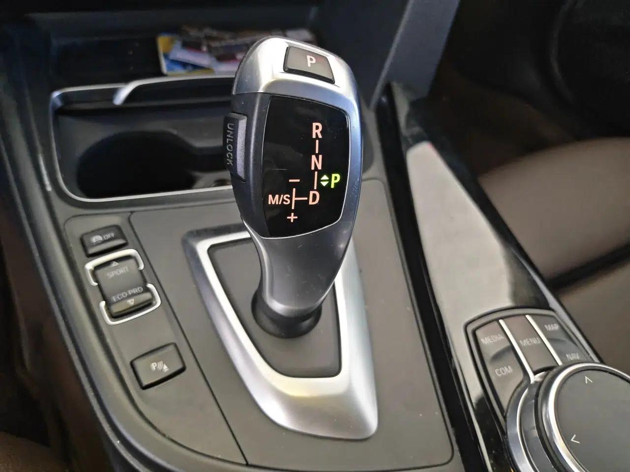 BMW 3 Series 2019 320Li Fashion Model — миниатюра 14