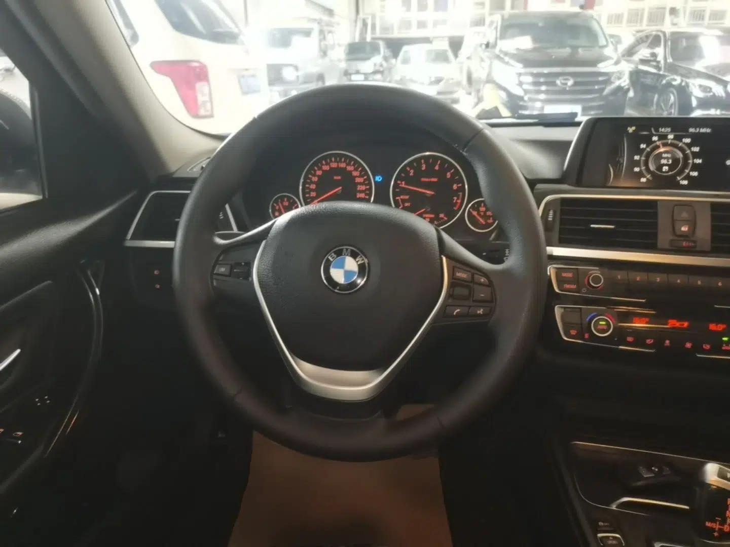 BMW 3 Series 2016 316i Fashion Model — миниатюра 13