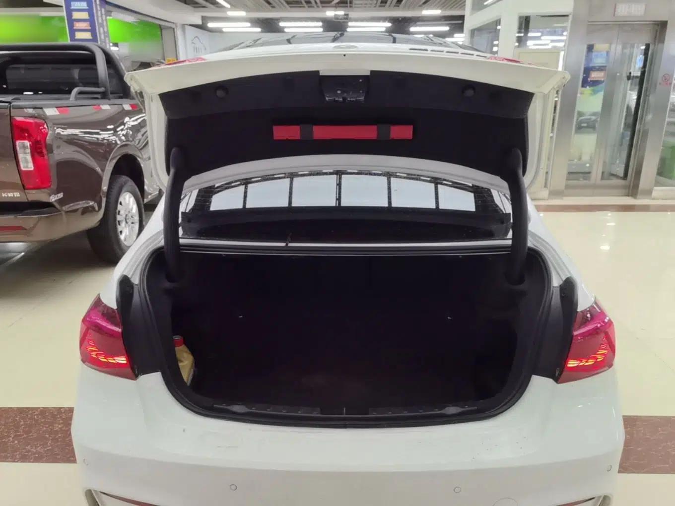 BMW 3 Series 2015 316Li Fashion Model — миниатюра 22