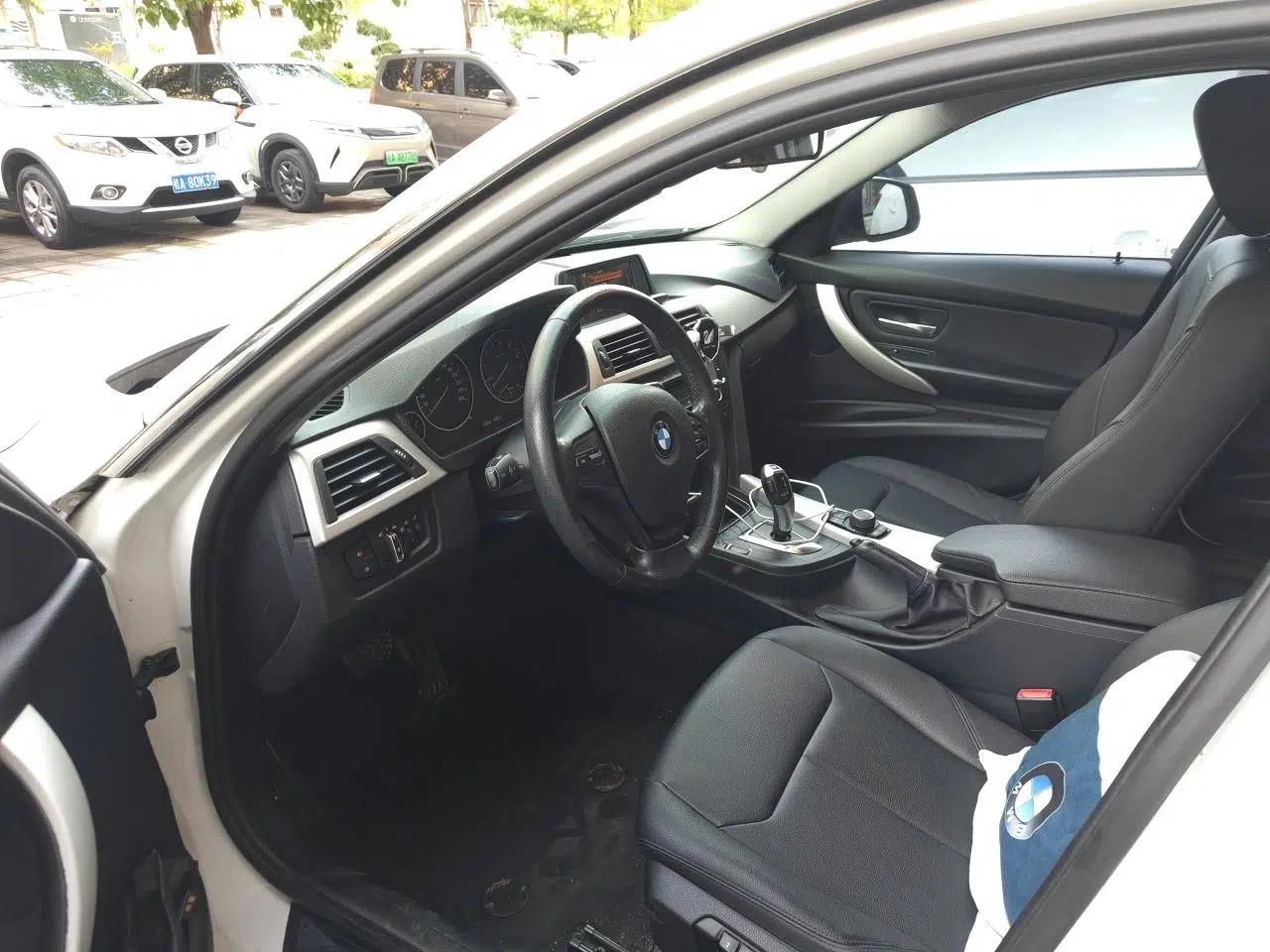 BMW 3 Series 2015 316i Active Edition — миниатюра 16