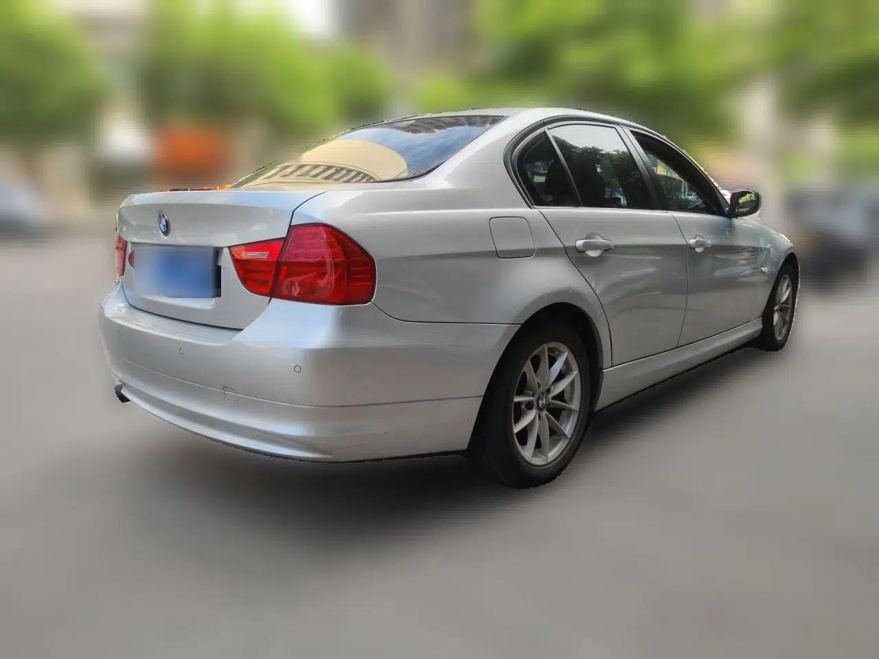 BMW 3 Series 2012 318i Leading Model — миниатюра 6