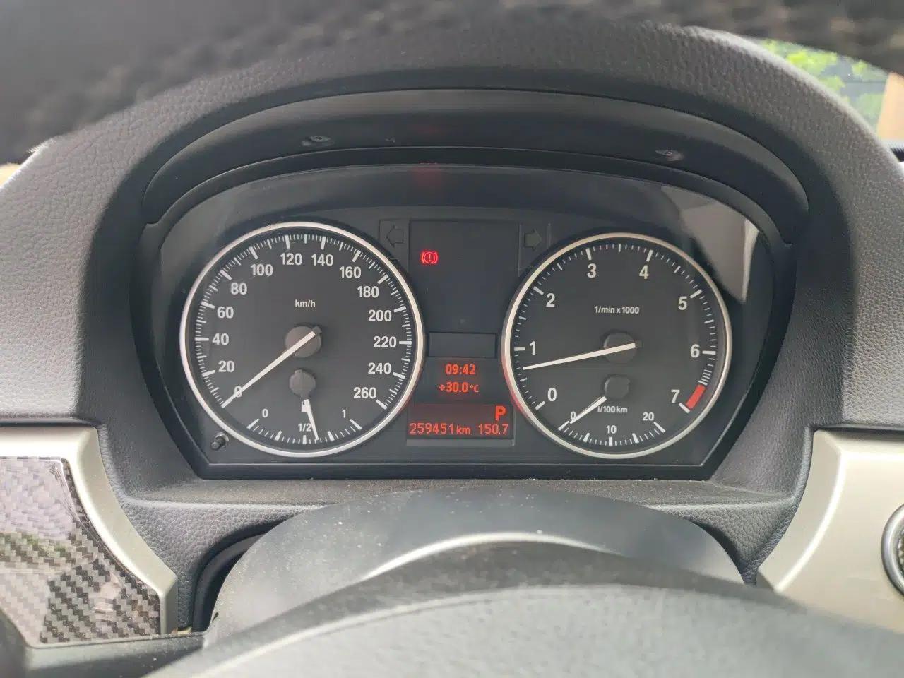 BMW 3 Series 2012 320i Luxury Edition — миниатюра 11