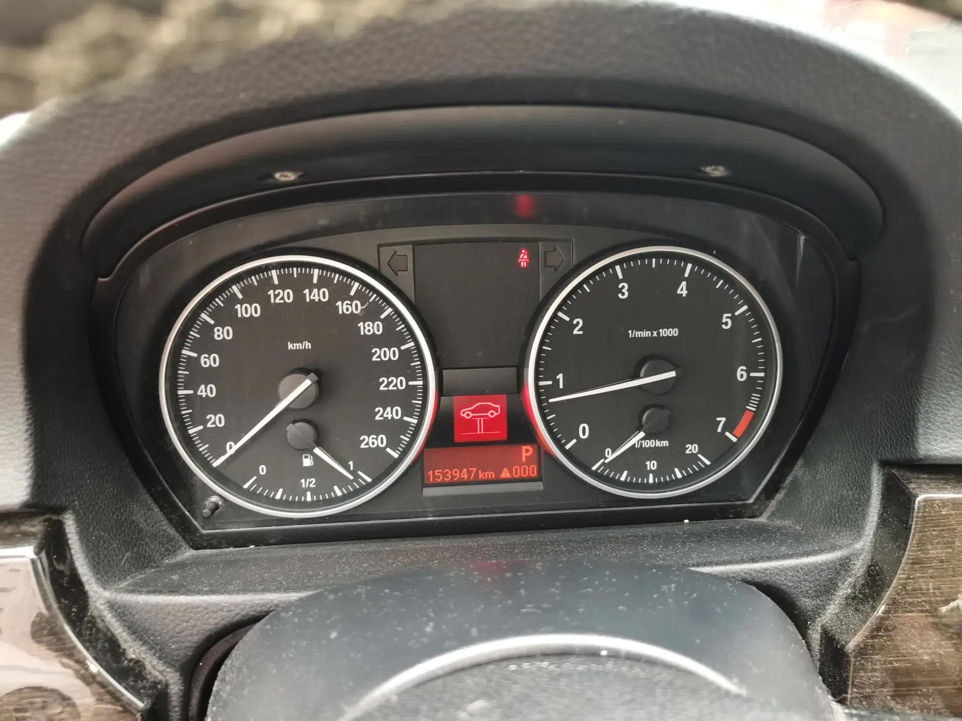BMW 3 Series 2011 320i Coupe — миниатюра 11