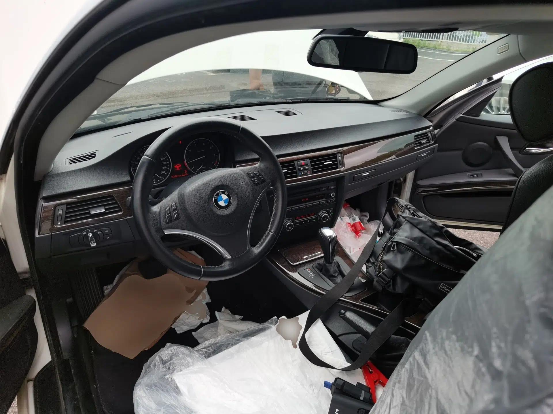 BMW 3 Series 2011 320i Coupe — миниатюра 9