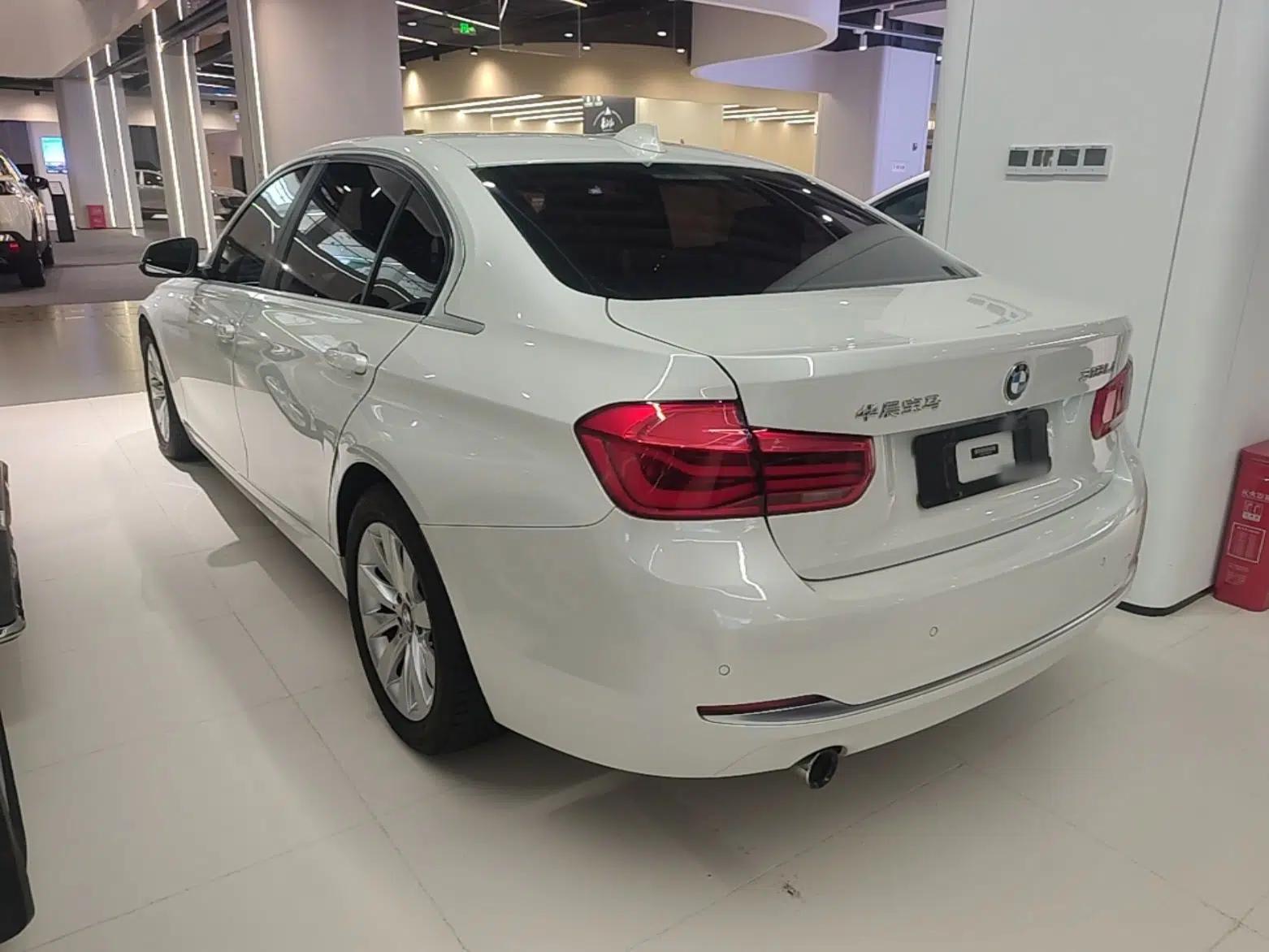 BMW 3 Series 2018 318Li — миниатюра 13