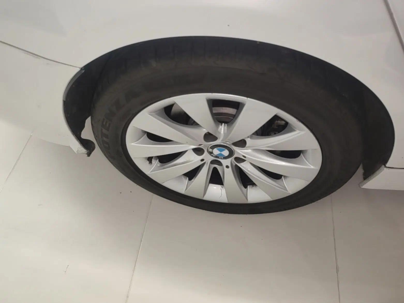 BMW 3 Series 2018 318Li — миниатюра 16