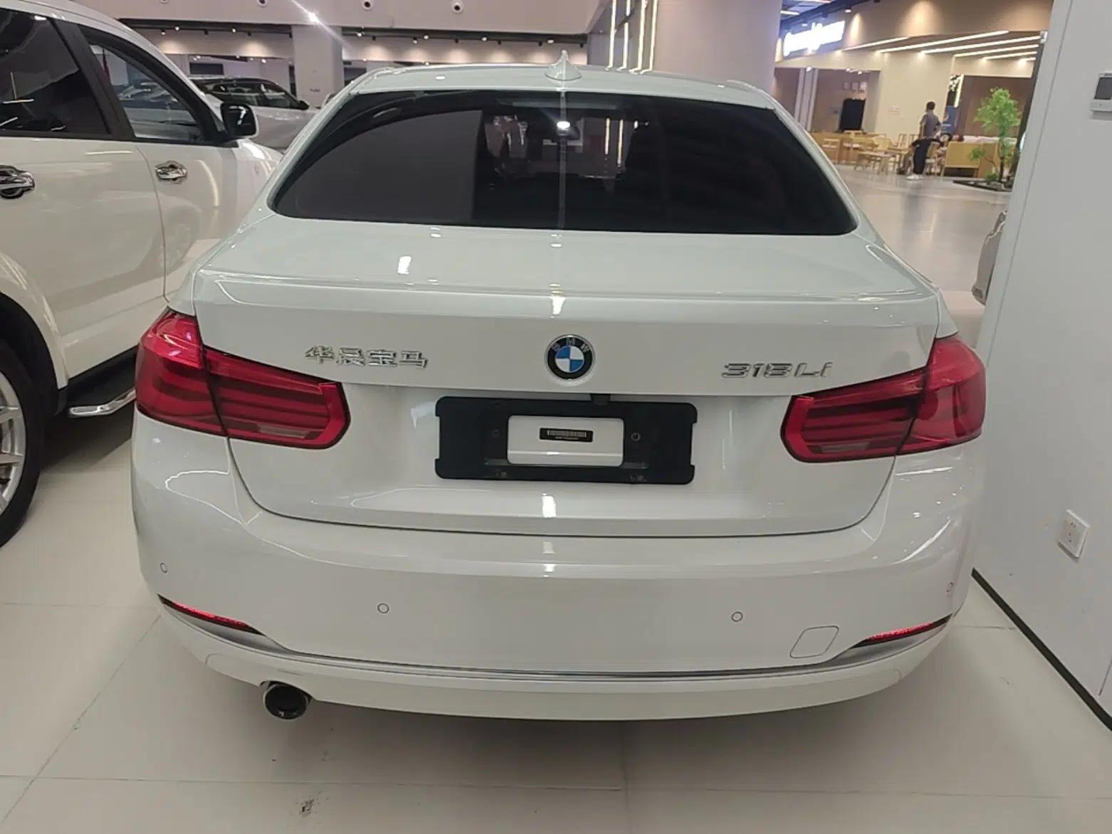 BMW 3 Series 2018 318Li — миниатюра 5