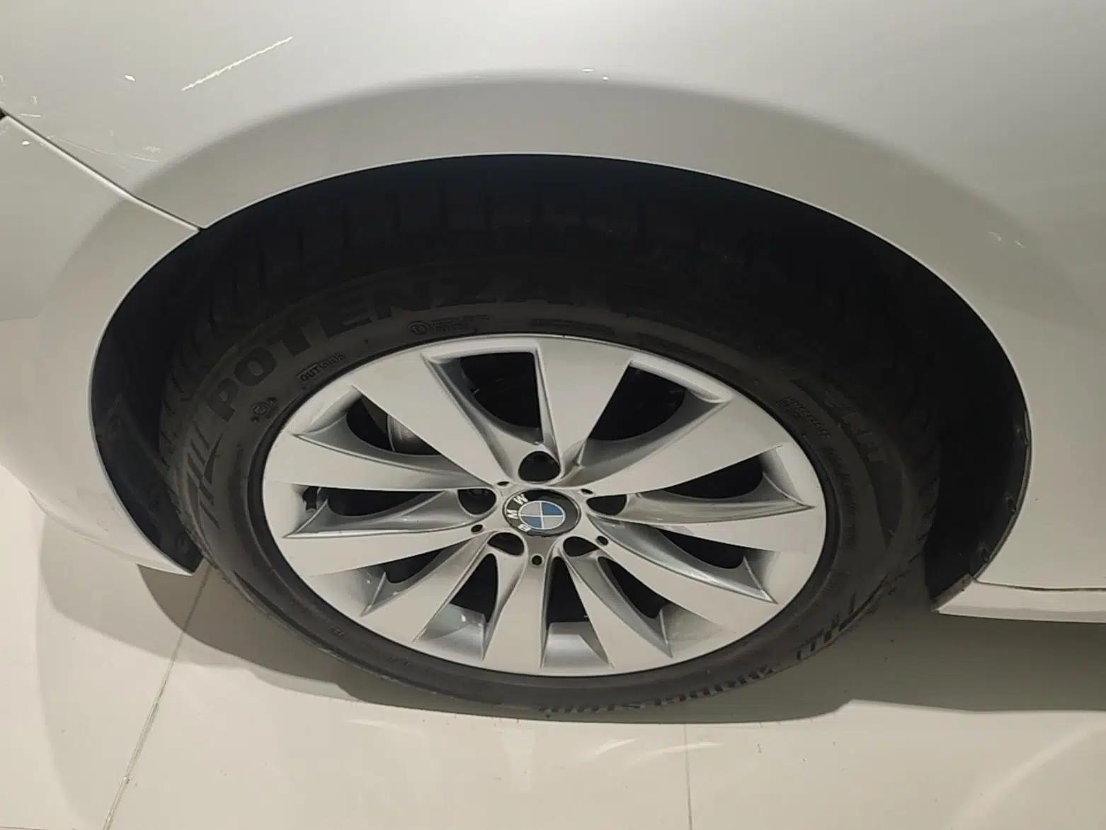 BMW 3 Series 2018 318Li — миниатюра 10
