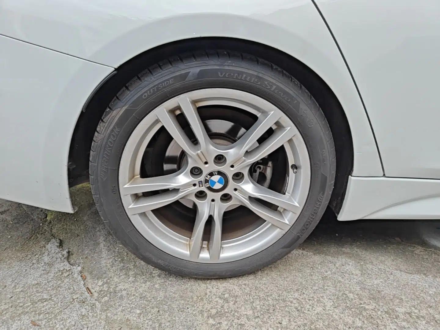 BMW 3 Series 2018 320i M Sport Package — миниатюра 11