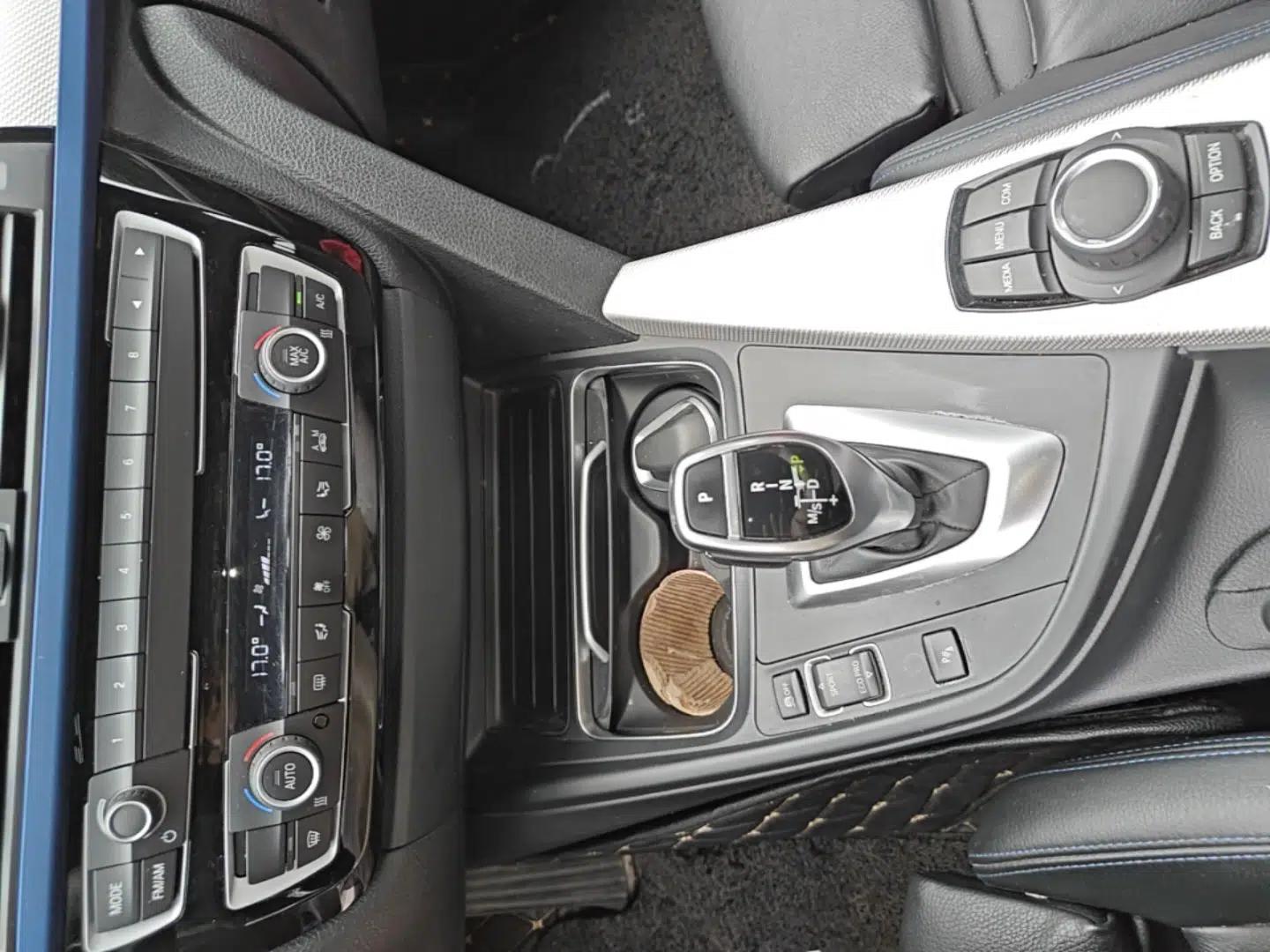 BMW 3 Series 2018 320i M Sport Package — миниатюра 16