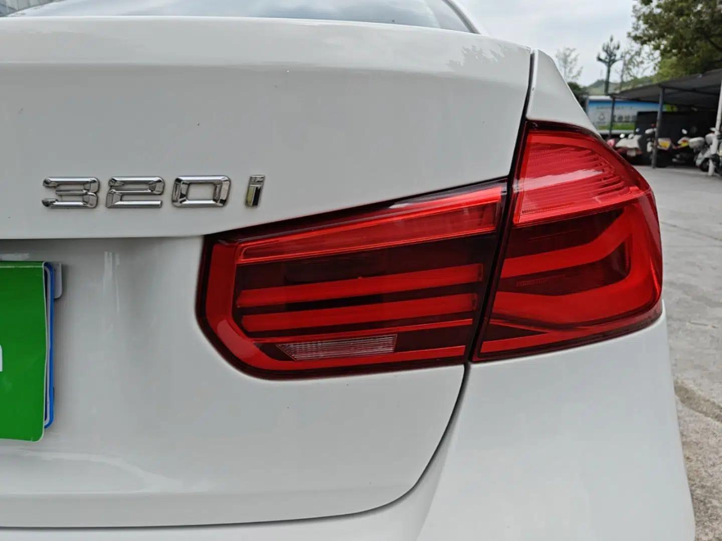 BMW 3 Series 2018 320i M Sport Package — миниатюра 9