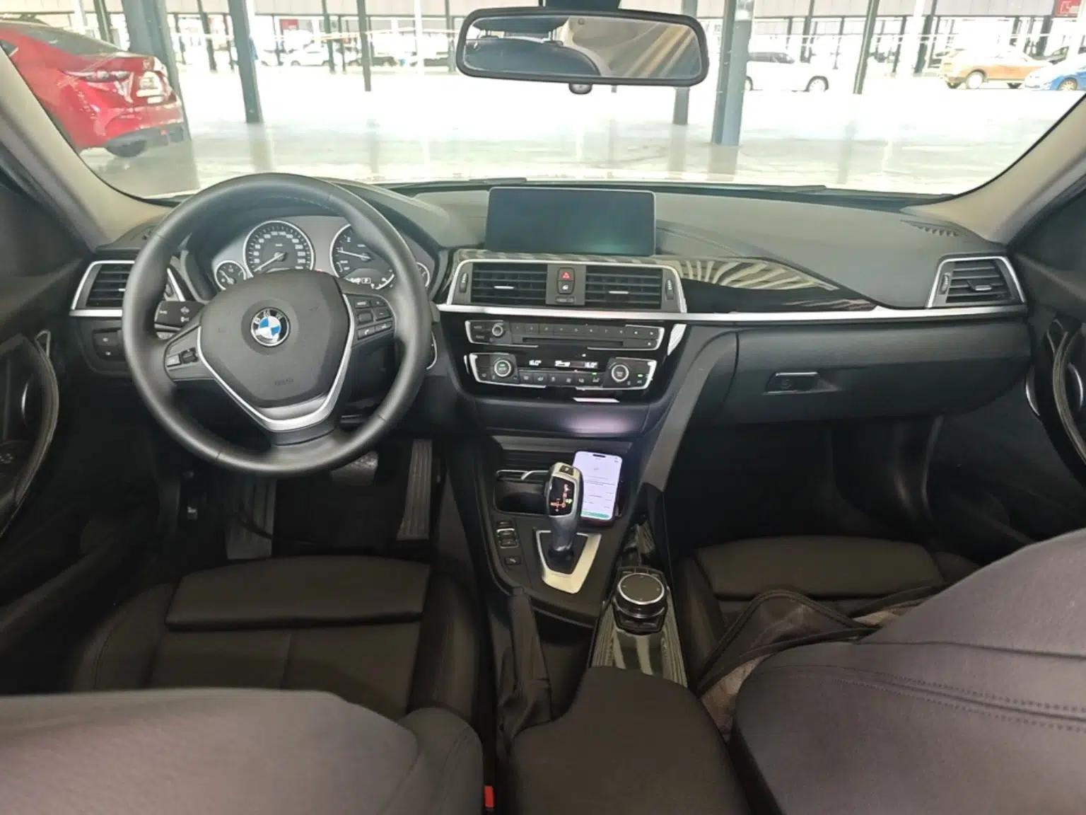 BMW 3 Series 2019 320Li Fashion Model — миниатюра 12