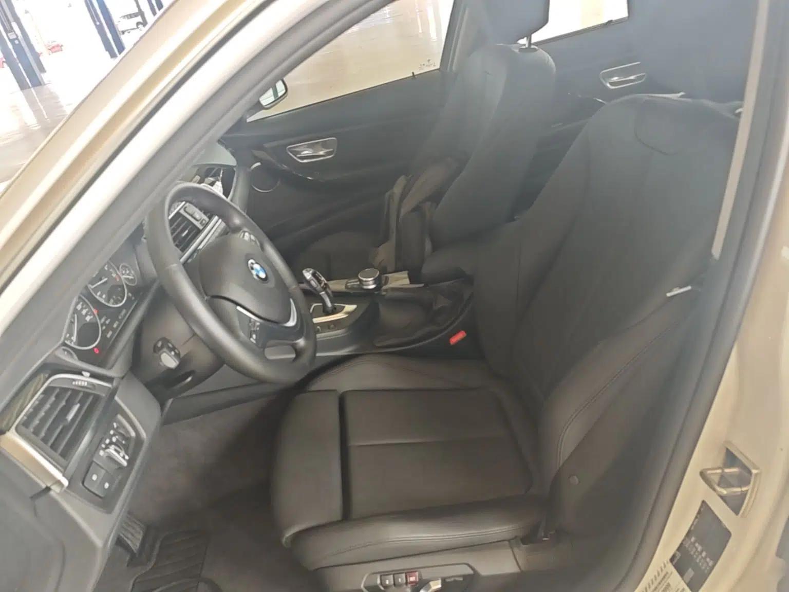 BMW 3 Series 2019 320Li Fashion Model — миниатюра 17