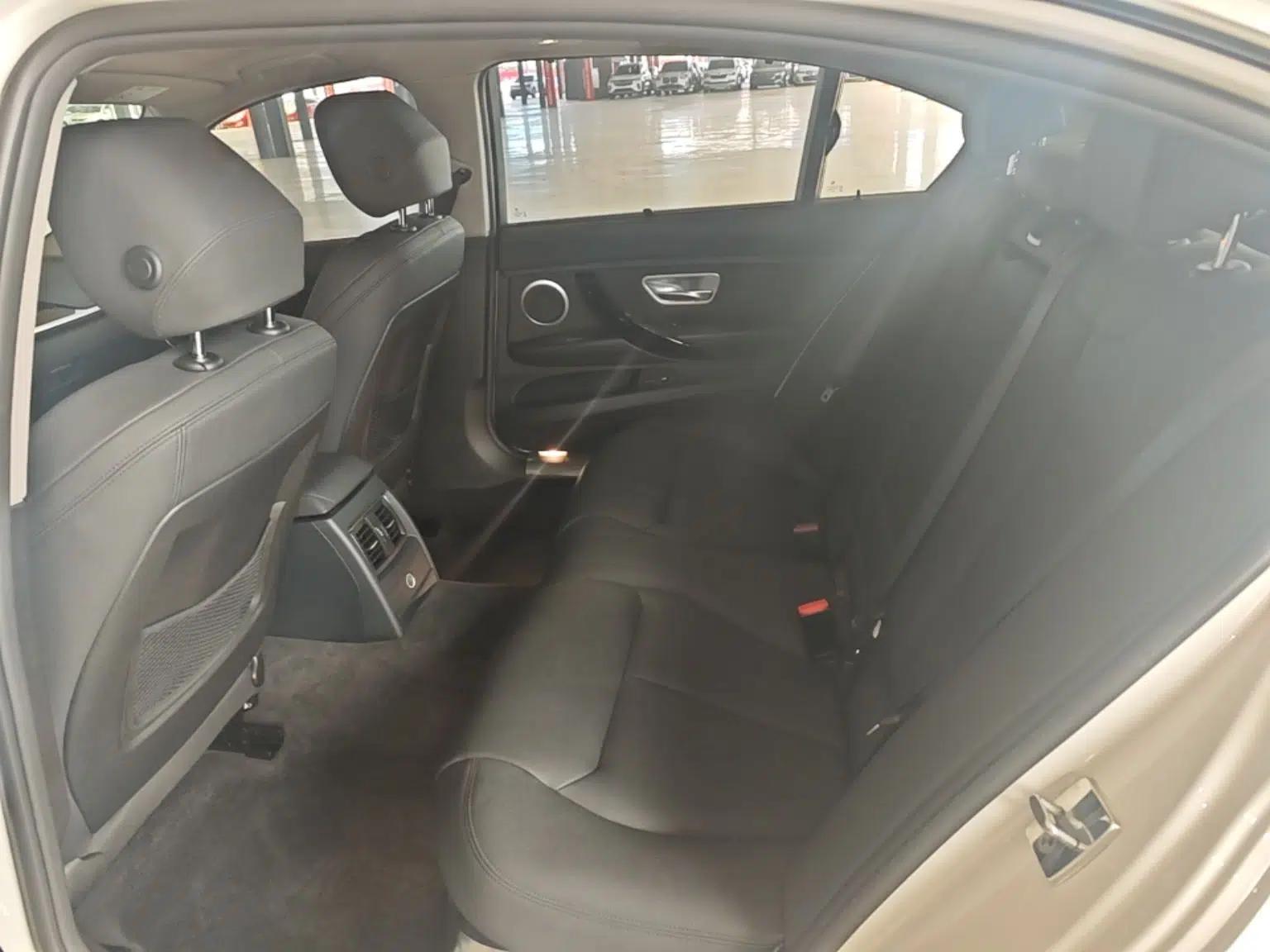 BMW 3 Series 2019 320Li Fashion Model — миниатюра 20