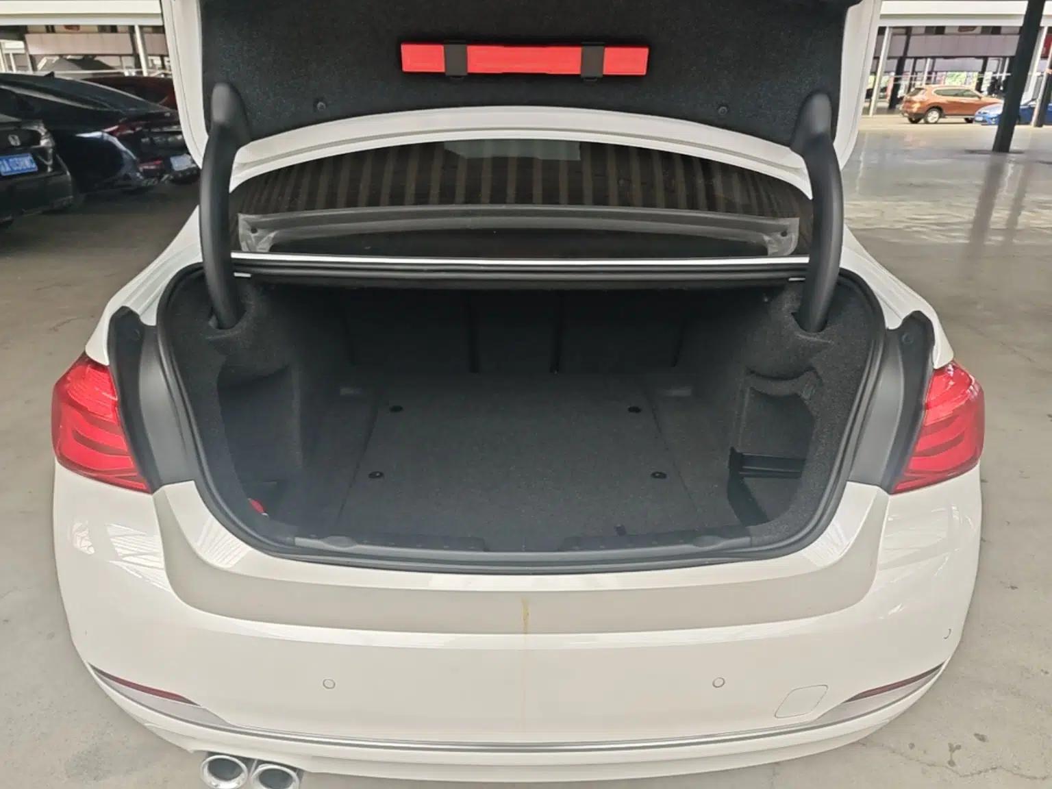 BMW 3 Series 2019 320Li Fashion Model — миниатюра 22