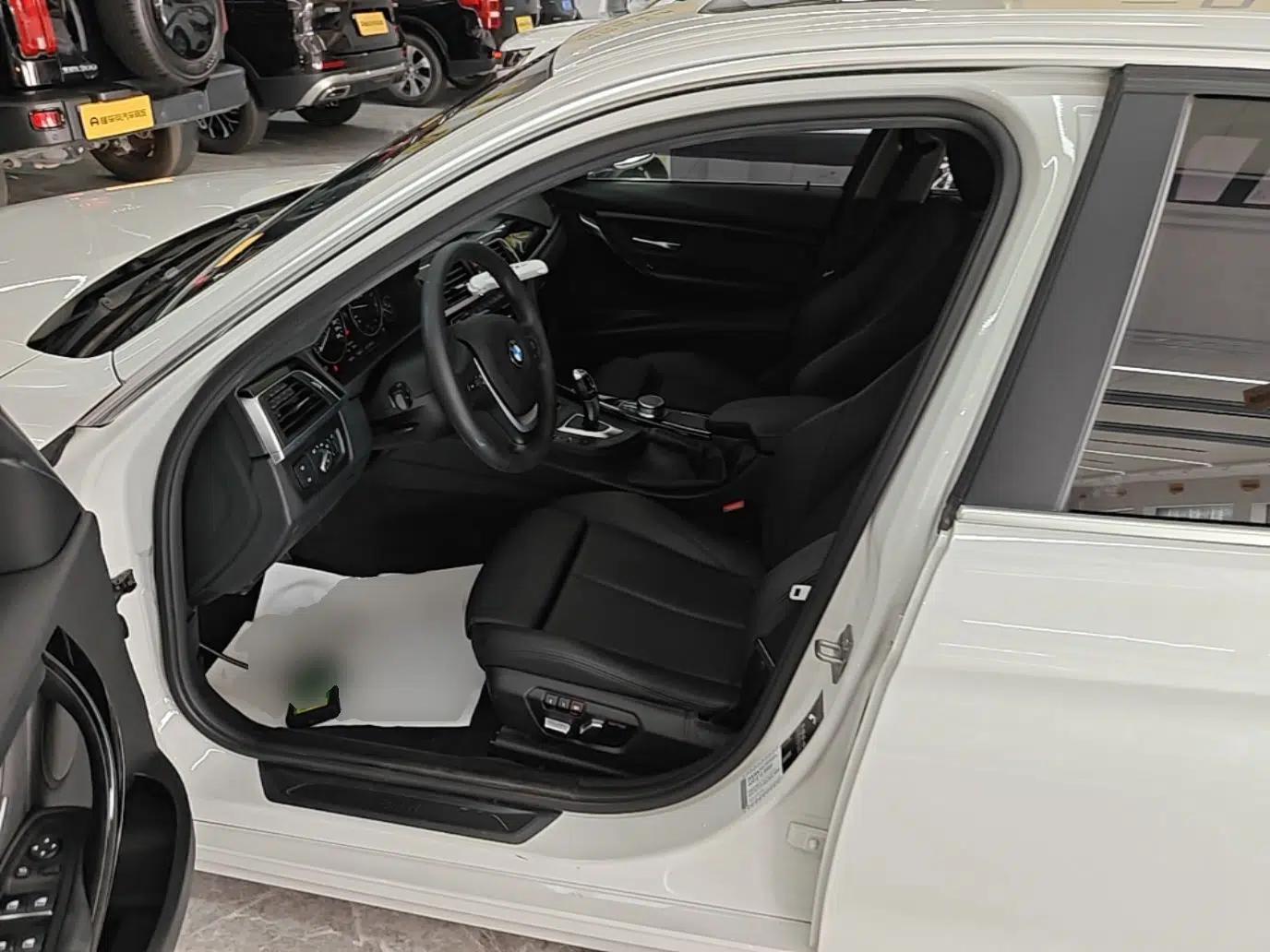 BMW 3 Series 2019 320Li Fashion Model — миниатюра 17