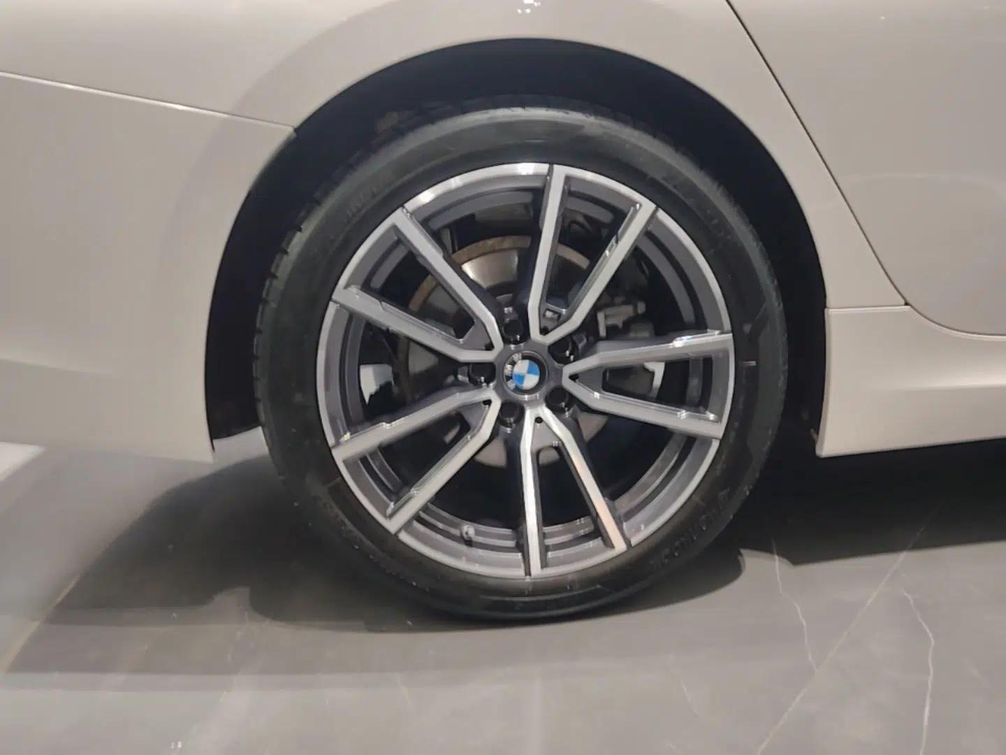 BMW 3 Series 2022 320Li M Sport Package — миниатюра 16