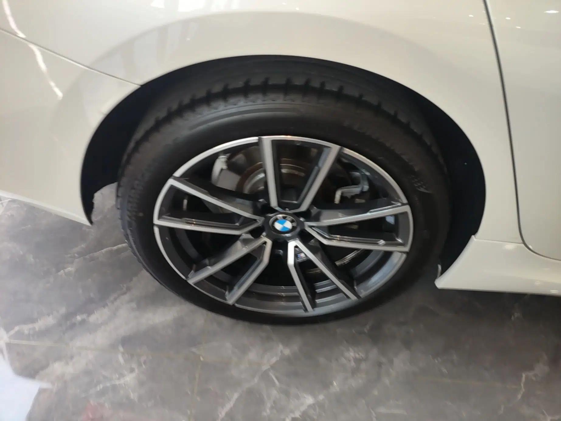 BMW 3 Series 2024 320Li M Sport Package — миниатюра 11