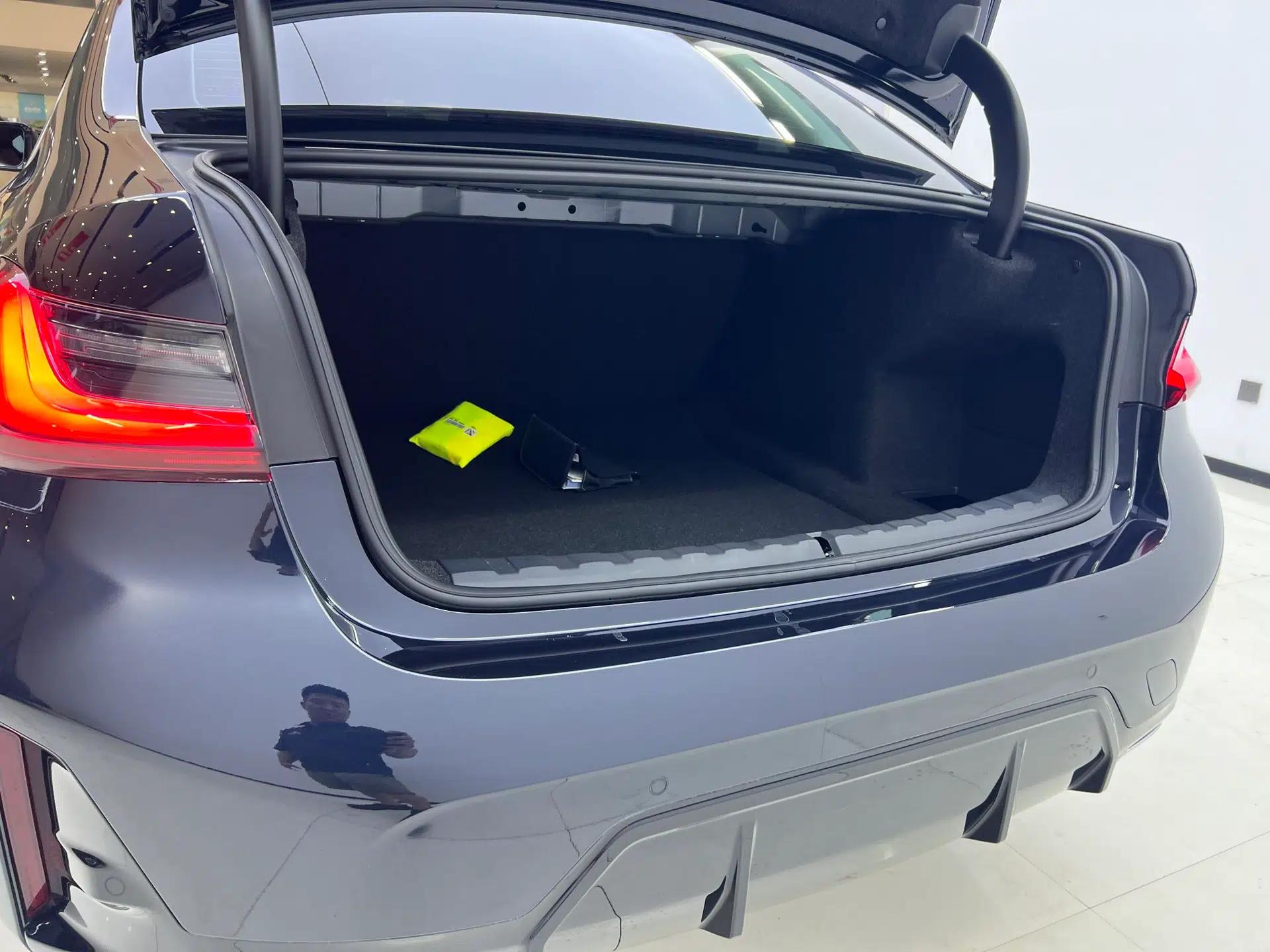 BMW 3 Series 2025 325Li M Sport Package — миниатюра 15