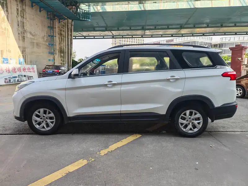 Wuling Hongguang S3 2018 1.5L Manual Deluxe Edition (National V Emission Standard) — миниатюра 4