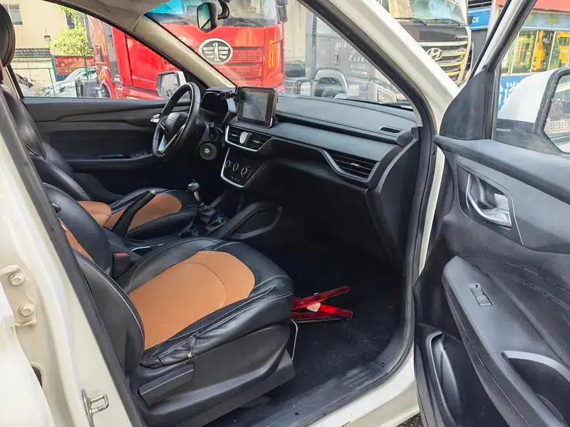 Wuling Hongguang S3 2018 1.5L Manual Deluxe Edition (National V Emission Standard) — миниатюра 9