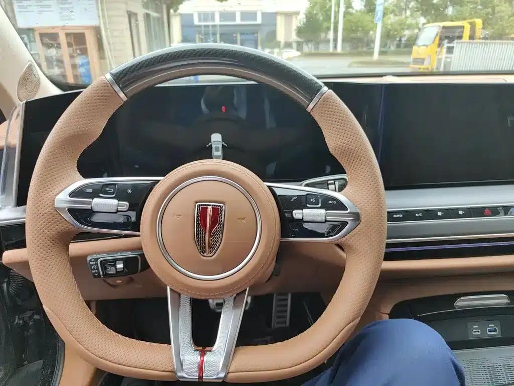 Hongqi H9 2025 2.0T 2WD Flagship Private Fashion Edition 5-seater — миниатюра 3