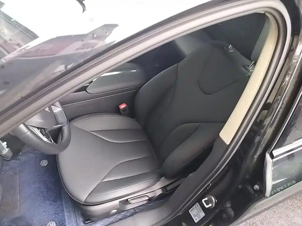 Hongqi E-QM5 2022 Model, 431km Charging Enjoyment Edition — миниатюра 15