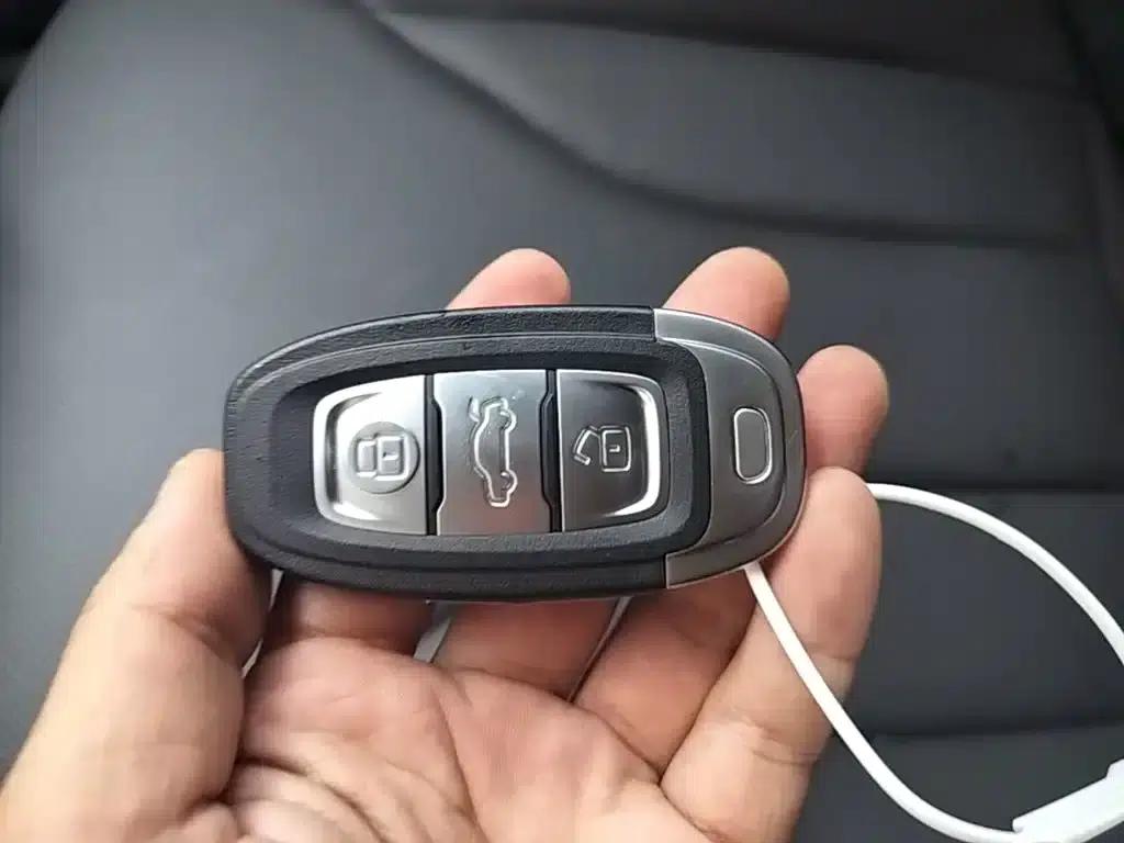 Hongqi E-QM5 2022 Model, 431km Charging Enjoyment Edition — миниатюра 9