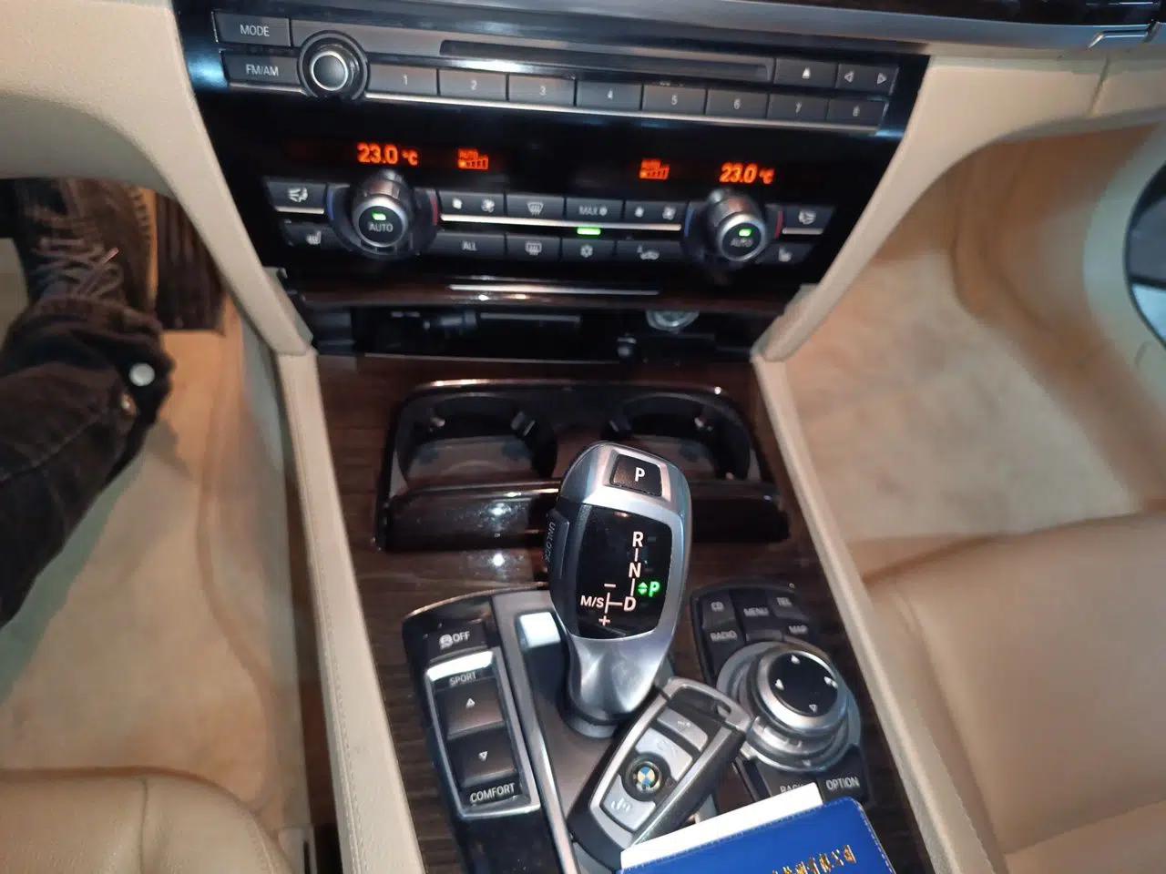 BMW 7 Series 2009 740Li Leading Model — миниатюра 14