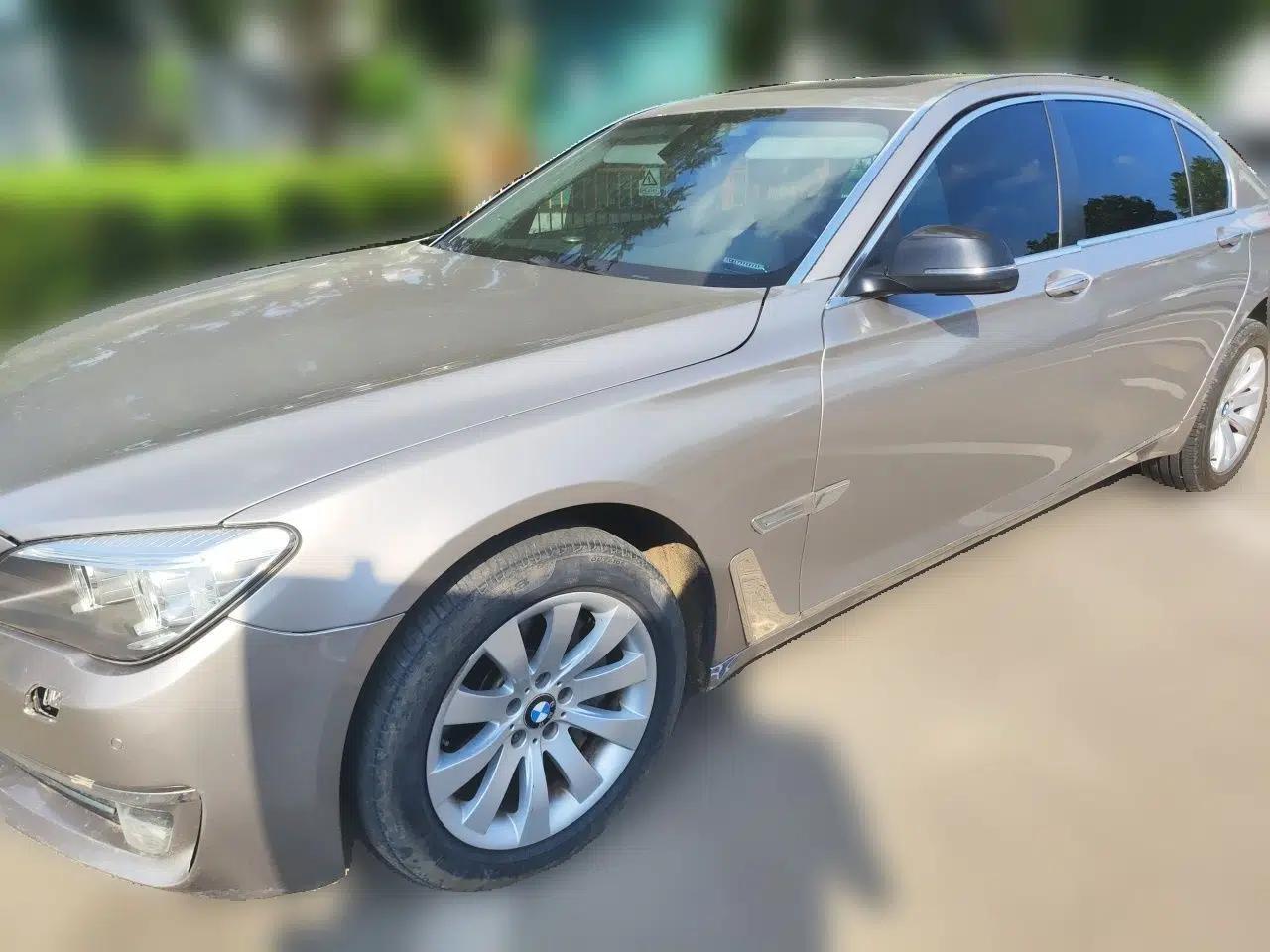 BMW 7 Series 2013 730Li Leading Model — миниатюра 1