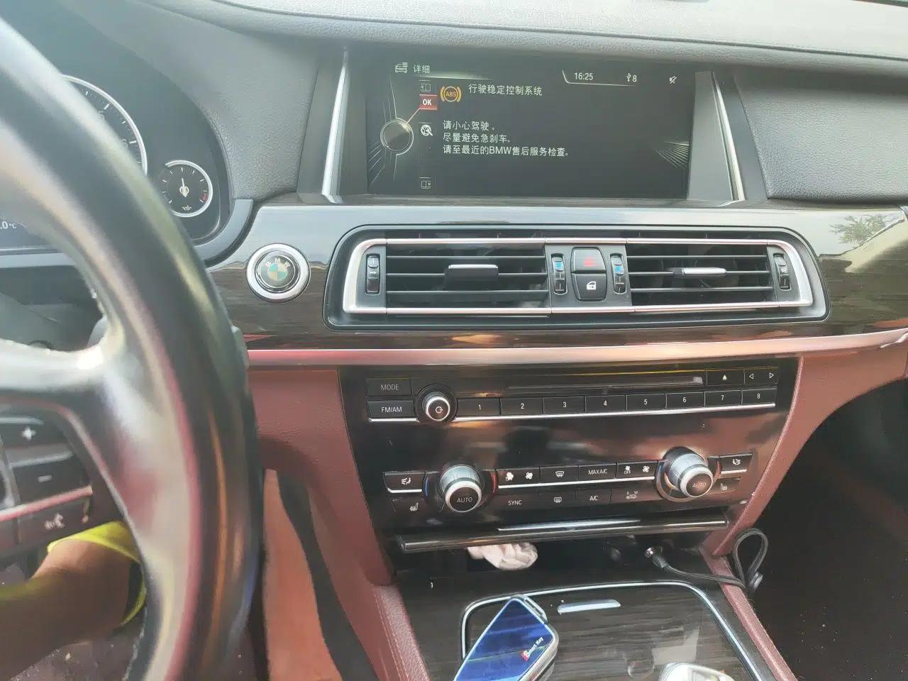 BMW 7 Series 2013 730Li Leading Model — миниатюра 13