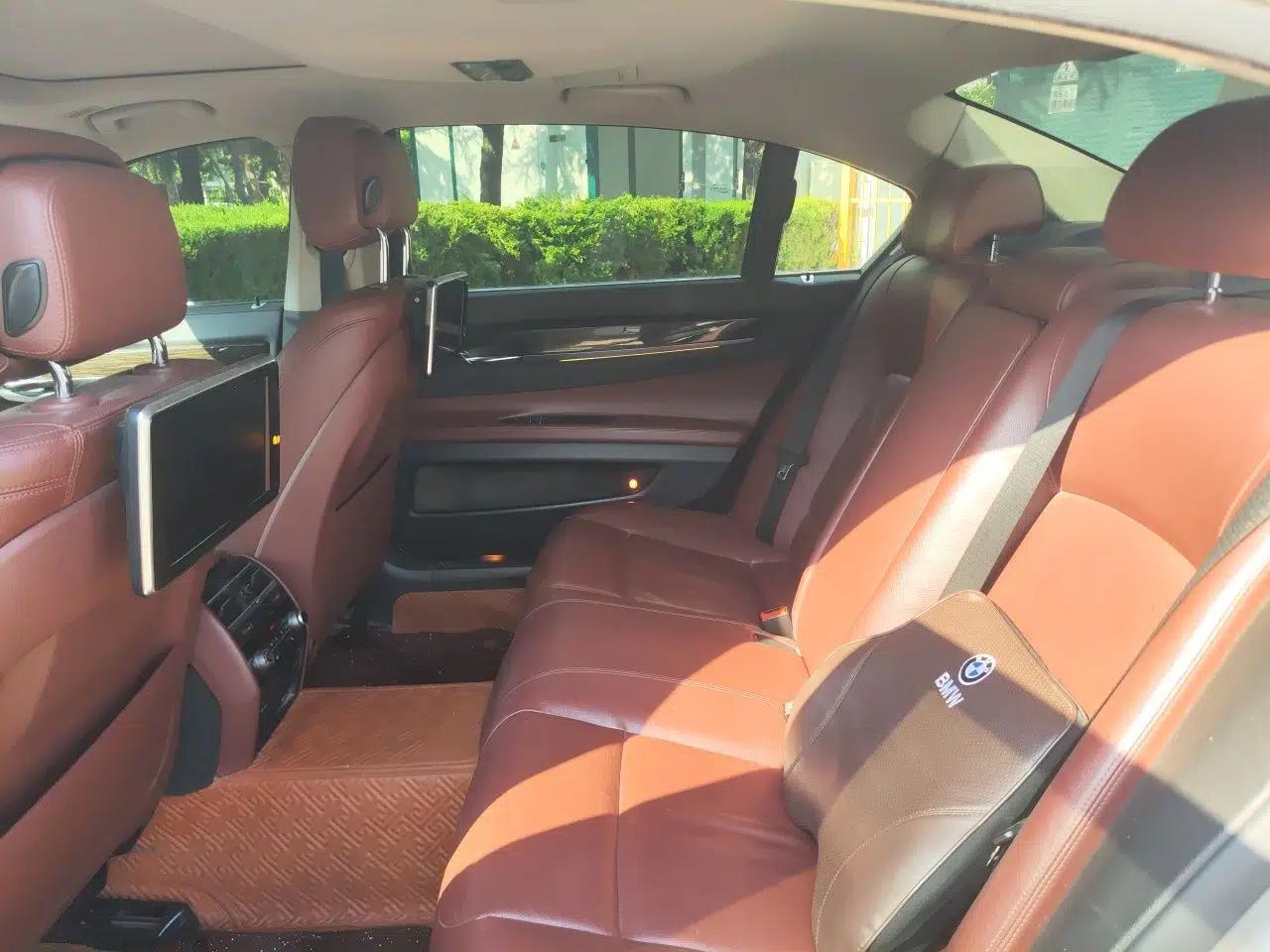 BMW 7 Series 2013 730Li Leading Model — миниатюра 17