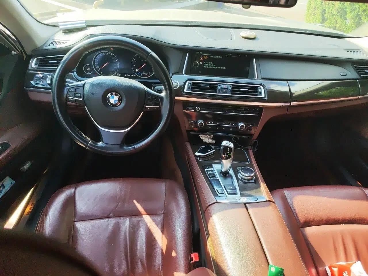 BMW 7 Series 2013 730Li Leading Model — миниатюра 9