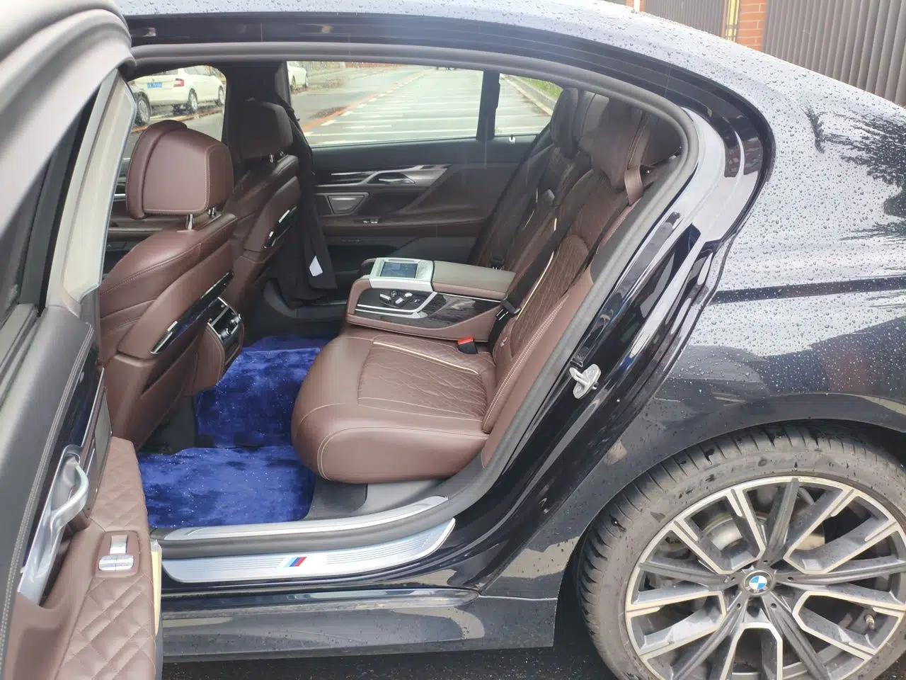 BMW 7 Series 2021 740Li Leading Model M Sport Package — миниатюра 17