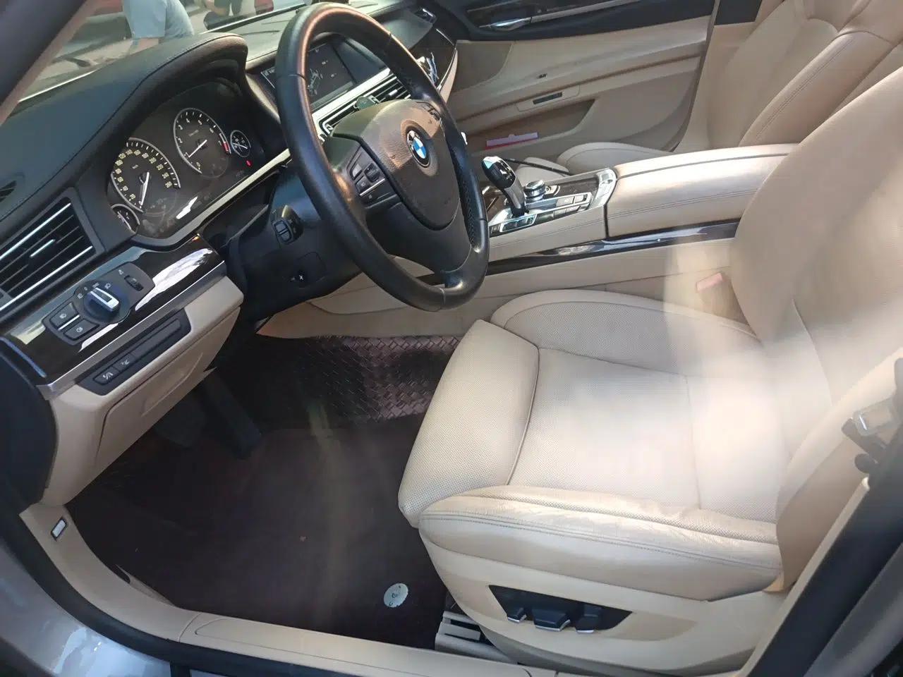 BMW 7 Series 2009 740Li Luxury Model — миниатюра 15