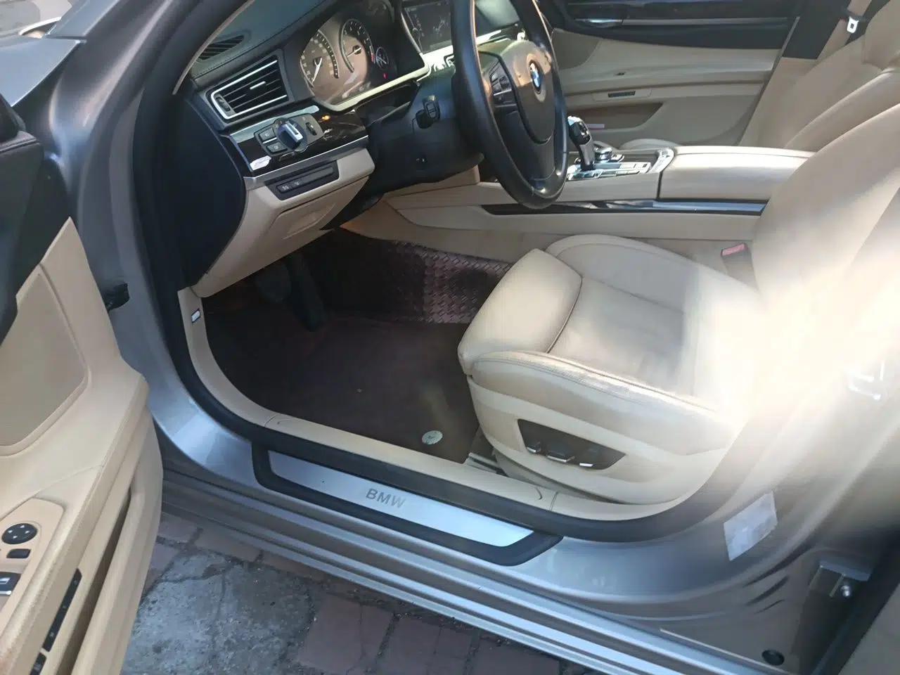 BMW 7 Series 2009 740Li Luxury Model — миниатюра 16