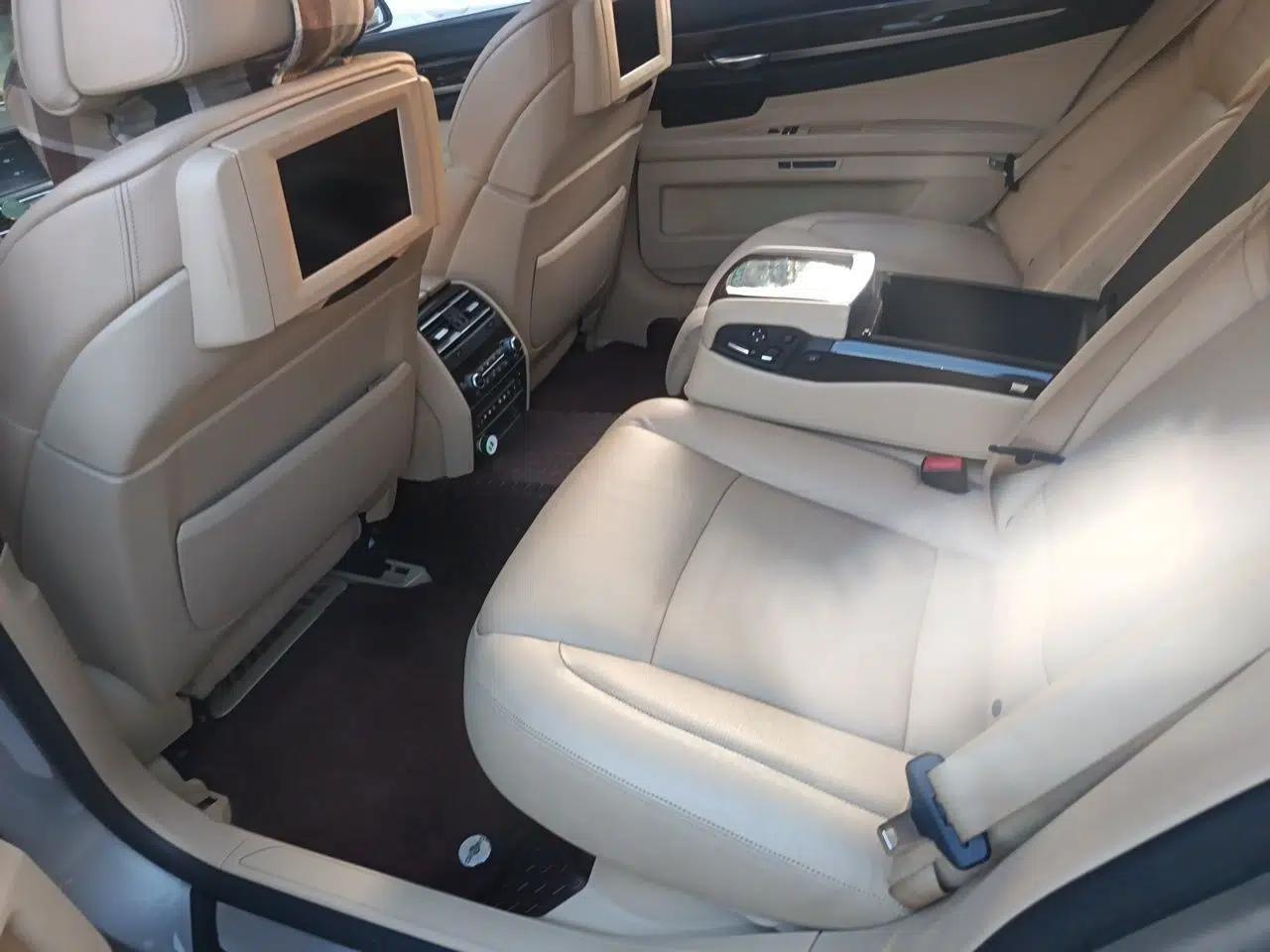 BMW 7 Series 2009 740Li Luxury Model — миниатюра 17