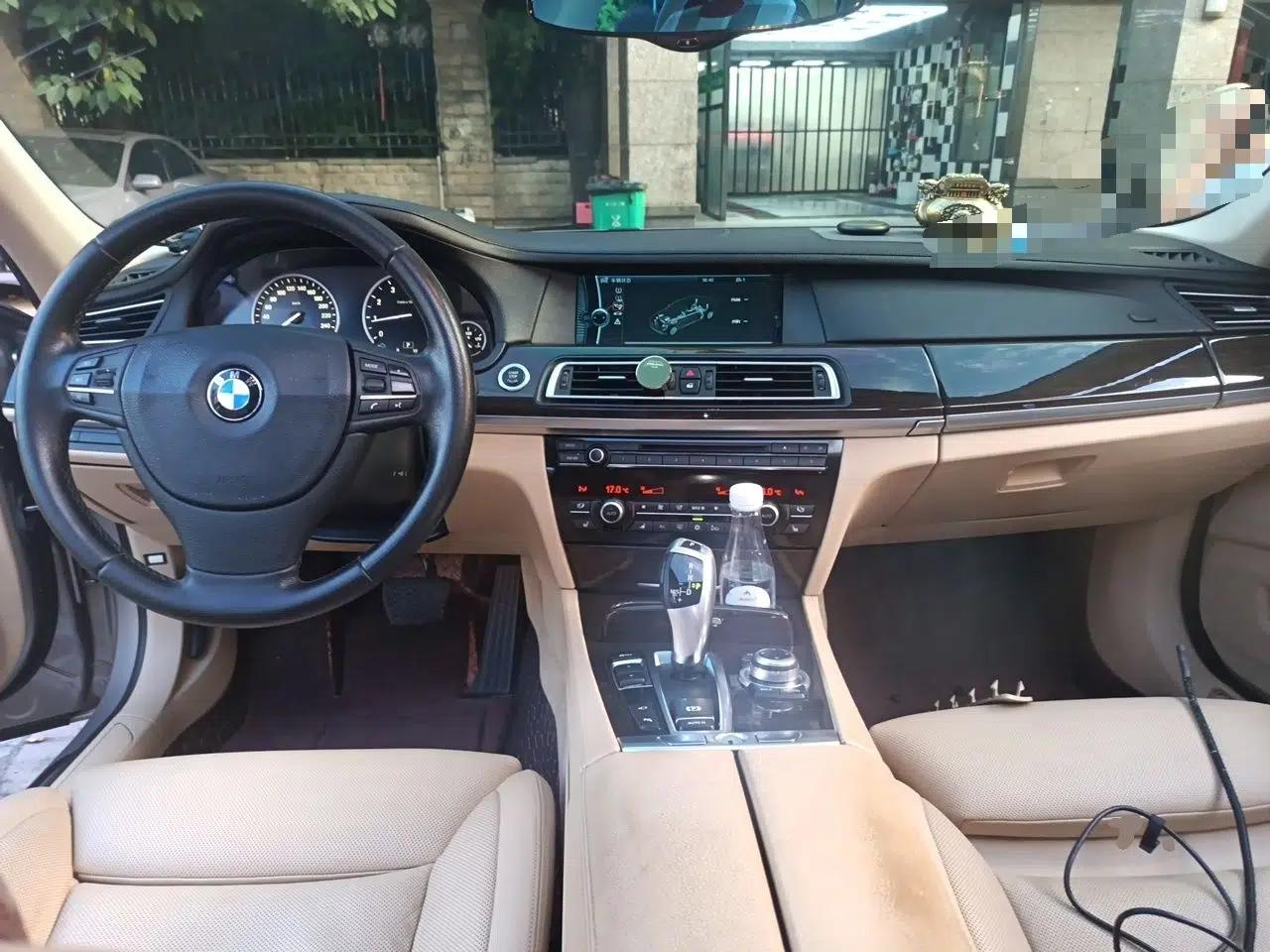 BMW 7 Series 2009 740Li Luxury Model — миниатюра 9