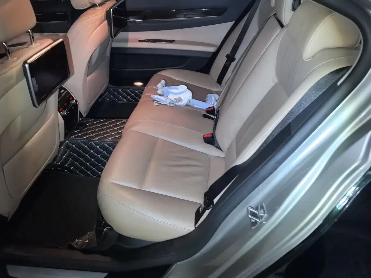 BMW 7 Series 2013 730Li Leading Model — миниатюра 17