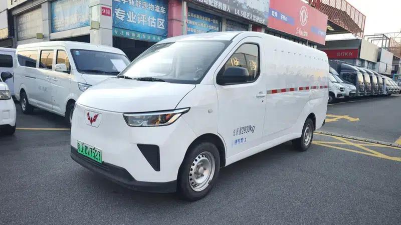 Wuling Yangguang 2024 Model 300km Practical Closed-Window Version 60kW — миниатюра 1