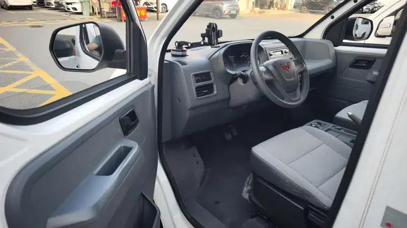 Wuling Yangguang 2024 Model 300km Practical Closed-Window Version 60kW — миниатюра 12